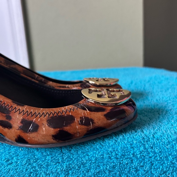 Tory Burch Leopard Print Wedge Heels with Gold Logo - Picture 7 of 11
